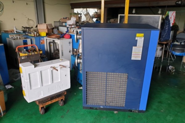 안녕하세요 대성에어텍입니다.오늘은 수리를 위해 GSA150HP 에어드라이어가 입고되었습니다.고장 증상은 설비 가동 시 과부하 차단기 트립 및 고온으로 인한 트립 발생입니다GSA-1…